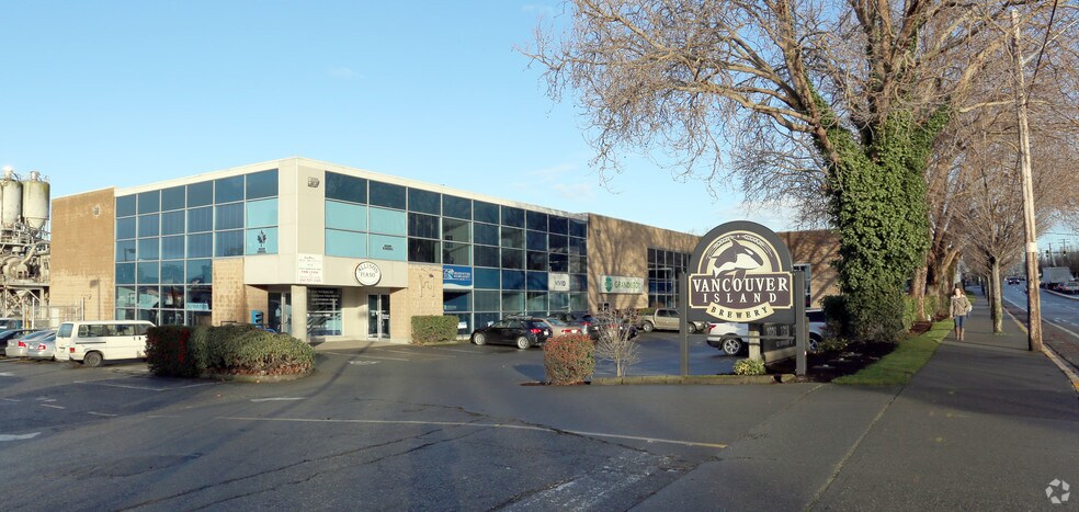 More Photos Of 2326-2330 Government St, Victoria Warehouse For Lease