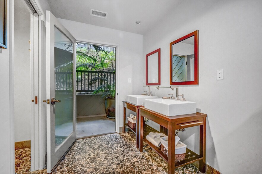 More Photos Of 21095 Raquel Rd, Laguna Beach Specialty For Sale