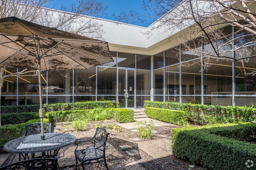 More Photos Of 2323 Main St, Irvine Warehouse For Lease