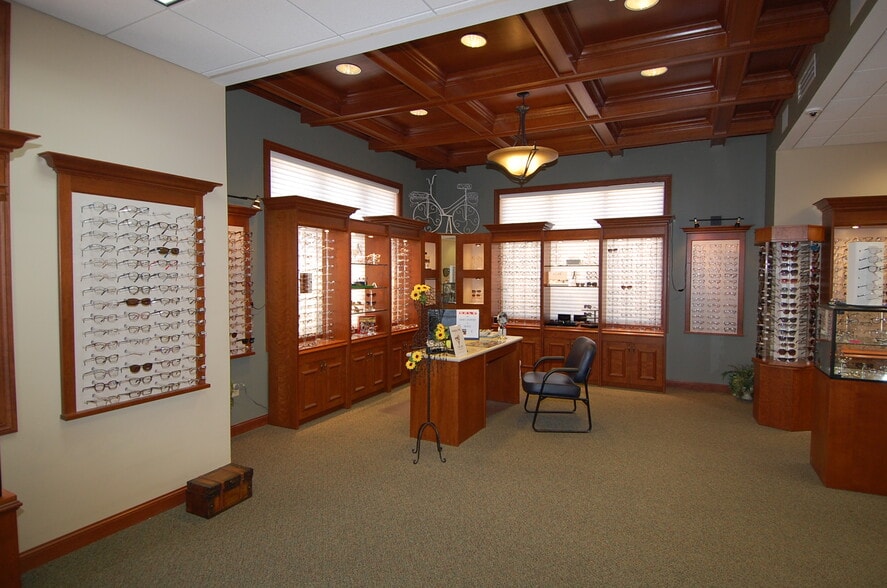 More Photos Of 640 Highway 1 W, Iowa City Office For Sale