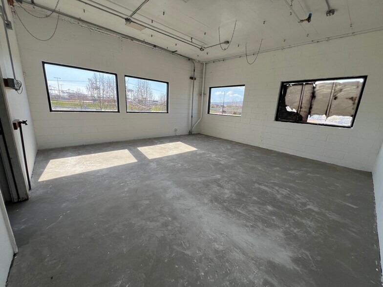 More Photos Of 911 W C St, Wilmington Warehouse For Lease