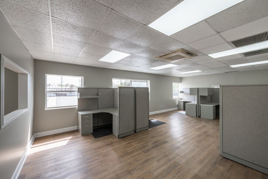 More Photos Of 900 Canal St, Jacksonville Distribution For Lease