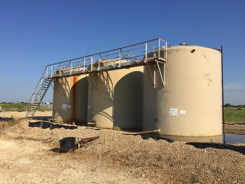 More Photos Of 6750 W 67 Hwy, Cleburne Warehouse For Lease