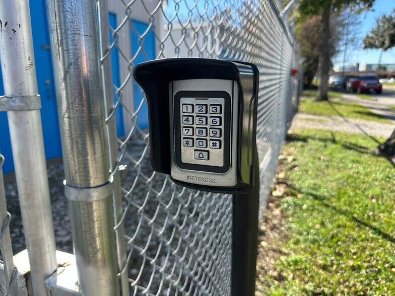 More Photos Of 150 Live Oak St, Webster Self Storage For Sale