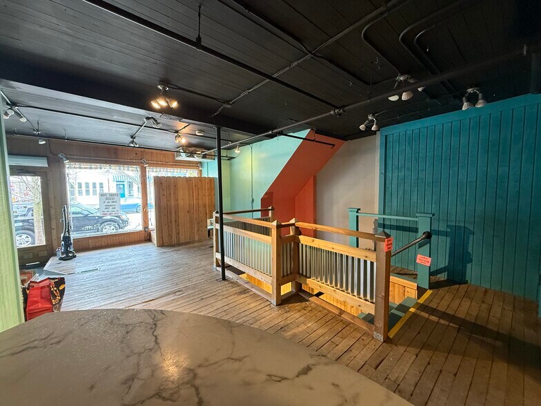 More Photos Of 133 Mason St, Saugatuck General Retail For Sale