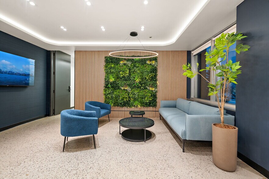 More Photos Of 9900 Boul Cavendish, Montréal Coworking Space
