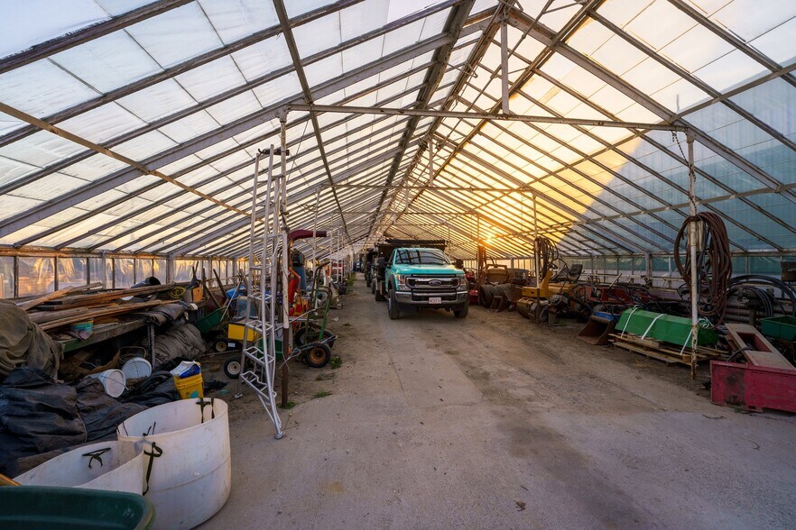 More Photos Of 267 Huttleston Ave, Fairhaven Freestanding For Sale