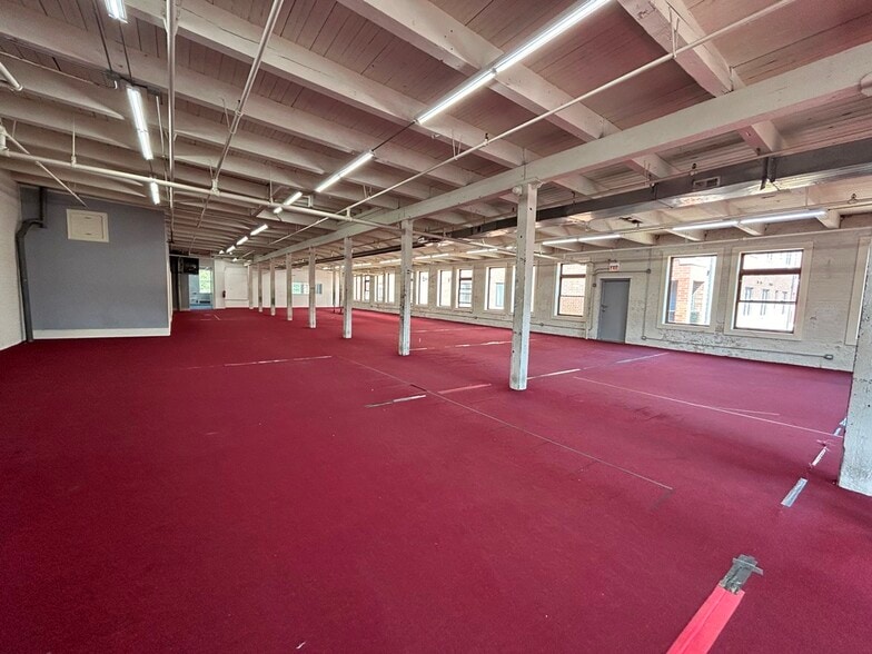 More Photos Of 3735 W Belmont Ave, Chicago Showroom For Lease