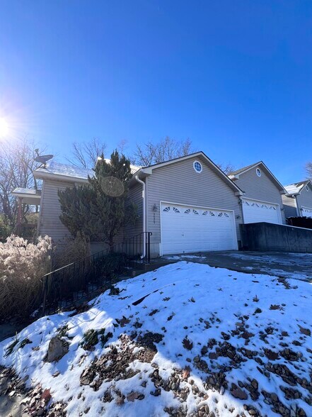 More Photos Of 3005-3033 S Shrank Cir, Independence Apartments For Sale