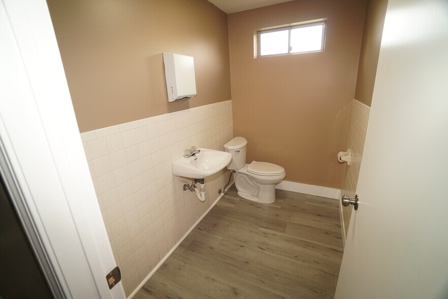 More Photos Of 2414 S Leonard Rd, Saint Joseph Office For Sale