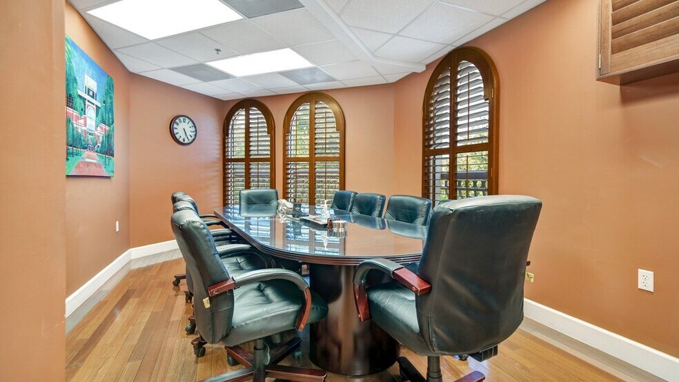 More Photos Of 260 Lookout Pl, Maitland Medical For Sale