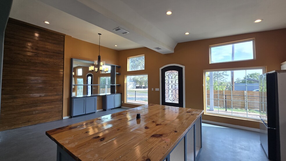 More Photos Of 17621 Stacey Ln, Lago Vista Lodge Meeting Hall For Lease