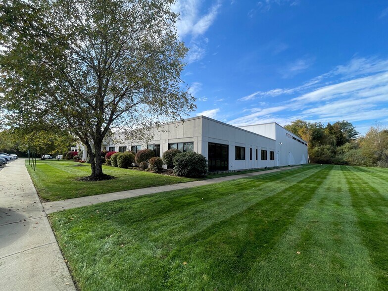 More Photos Of 230 Corporate Dr, Portsmouth Light Distribution For Lease