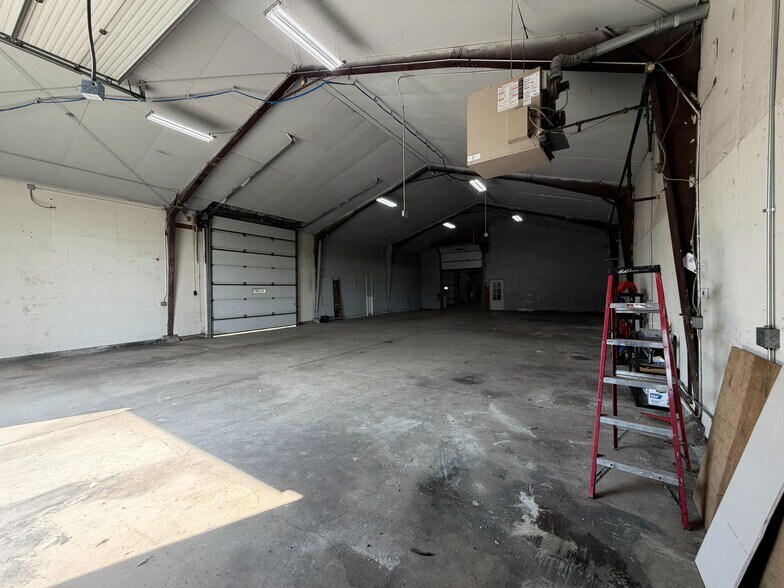 More Photos Of 72 East St, Crystal Lake Light Manufacturing For Lease