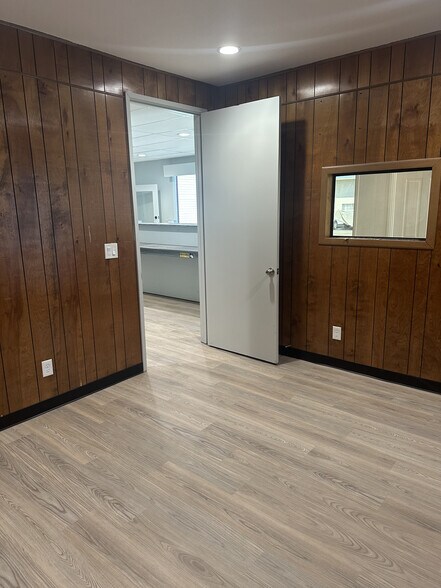 More Photos Of 11420 N Woodside Ave, Santee Warehouse For Lease