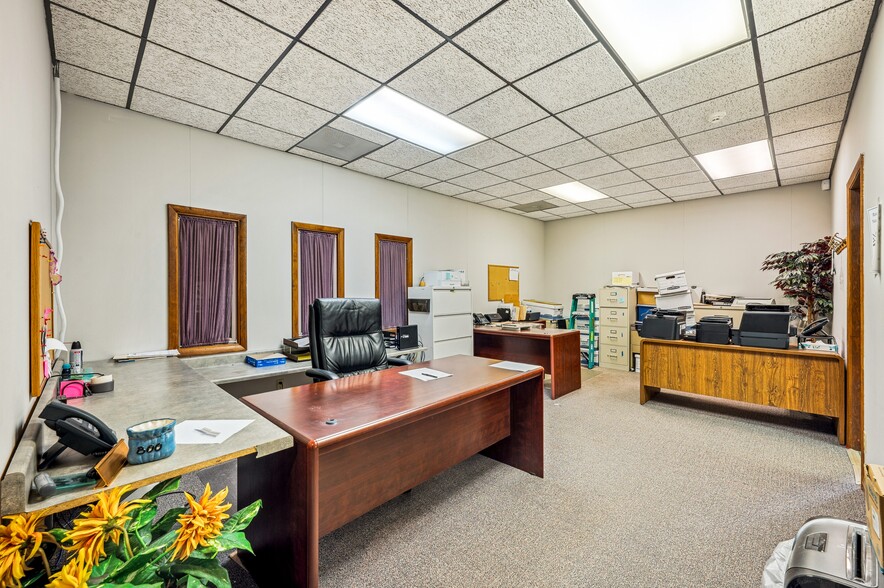 More Photos Of 207 Hawthorne Ave, Saint Joseph Warehouse For Sale