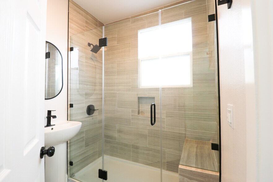 More Photos Of 875 Wood St, Oakland Apartments For Sale