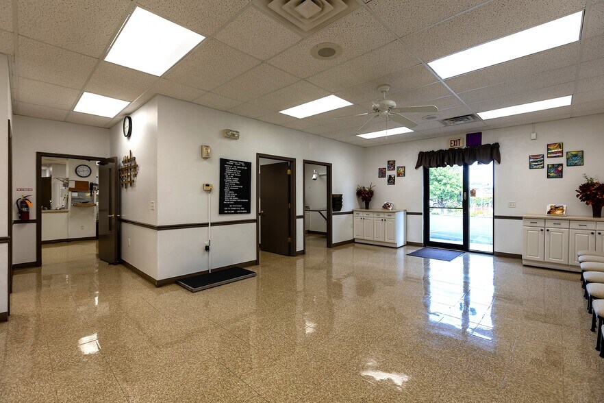 More Photos Of 14605 Velp Ave, Suamico Veterinarian Kennel For Sale
