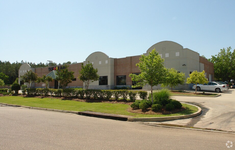 More Photos Of 301 Orchard Ct, Ridgeland Freestanding For Sale