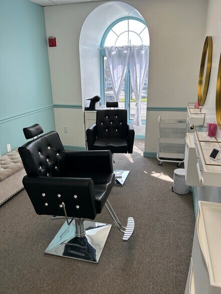 More Photos Of 1060 Osgood St, North Andover Storefront Retail Office For Lease
