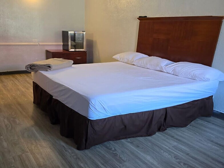 More Photos Of 4874 Old National Hwy, College Park Hotel For Sale