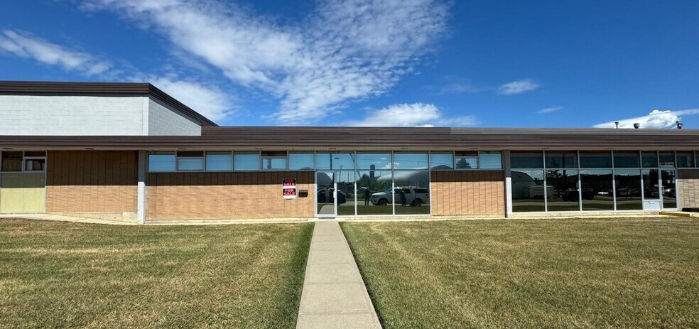 More Photos Of 14640 115th Ave NW, Edmonton Showroom For Sale