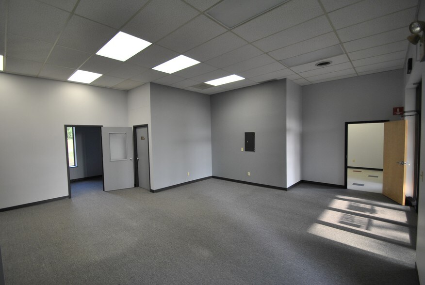 More Photos Of 171 Technology Dr, Boalsburg Light Manufacturing For Lease