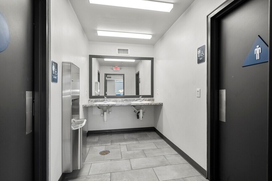 More Photos Of 430 Valley Dr, Brisbane Warehouse For Lease