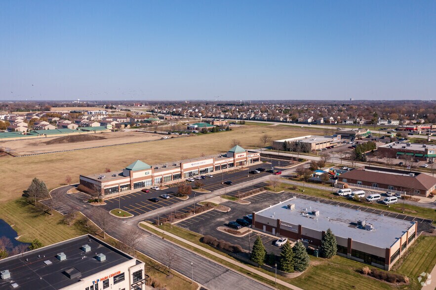 More Photos Of 1135-1167 W Oak St, North Aurora Unknown For Lease