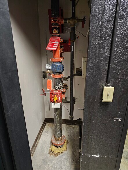 More Photos Of 953 E Sahara Ave, Las Vegas Storefront For Sale