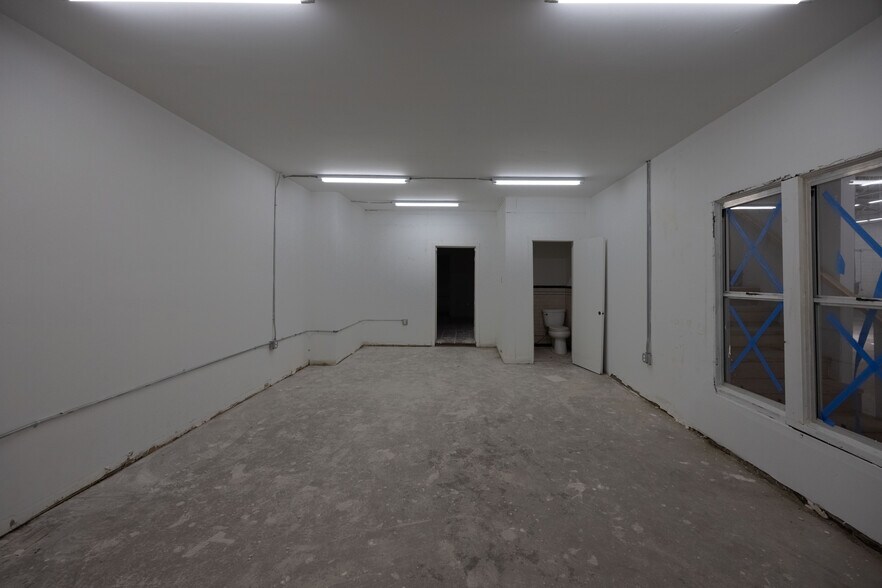 More Photos Of 326-330 W 58th St, Los Angeles Warehouse For Sale
