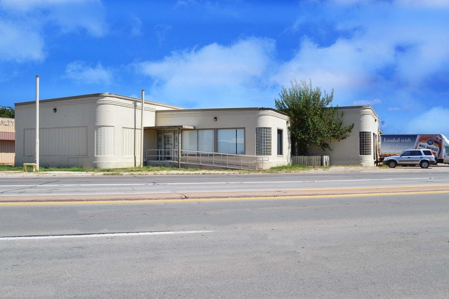 More Photos Of 301 E Scott Ave, Wichita Falls Warehouse For Sale