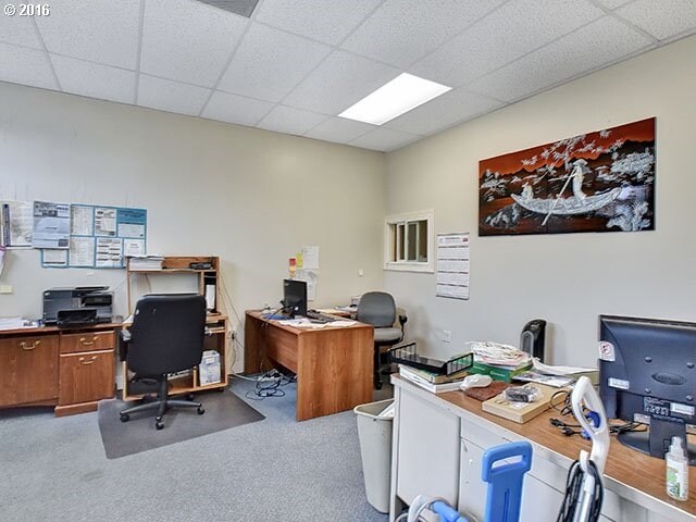 More Photos Of 8105 SE Duke St, Portland Storefront Retail Office For Sale