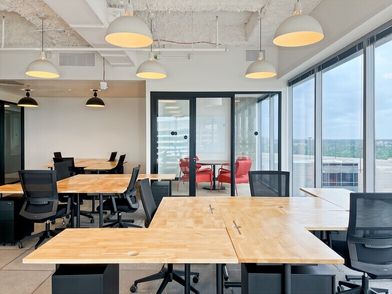 More Photos Of 1725 Hughes Landing Blvd, The Woodlands Coworking Space