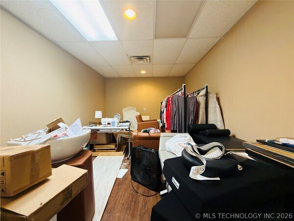 More Photos Of 1002 E Cherry St, Cushing Medical For Sale