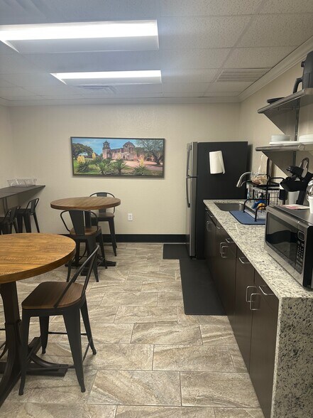 More Photos Of 5711 Northwest Pky, San Antonio Loft Creative Space For Lease