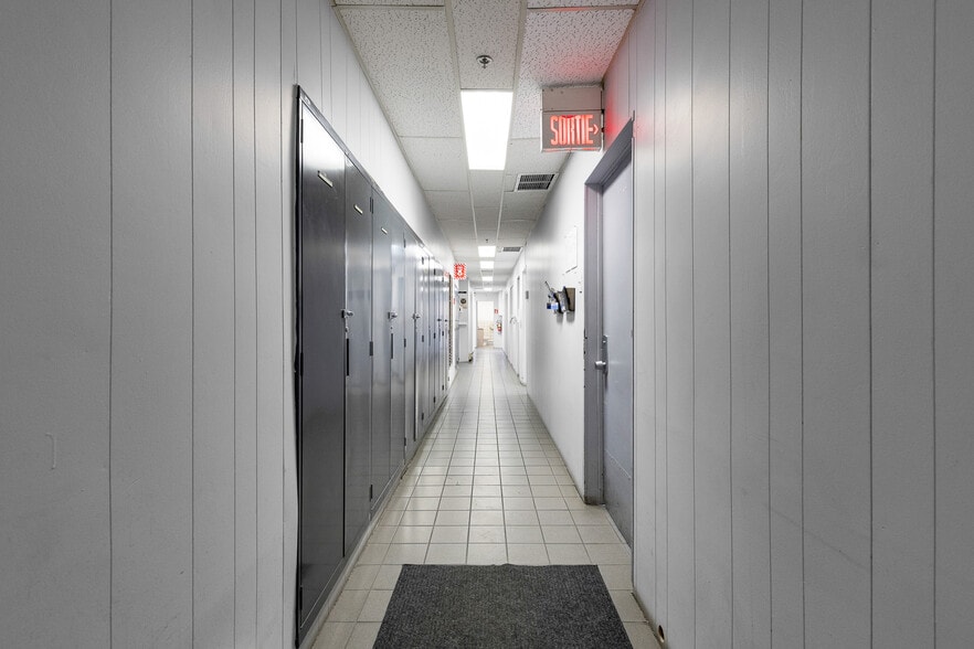 More Photos Of 262 Rue Scott, Saint-Jérôme Warehouse For Sale