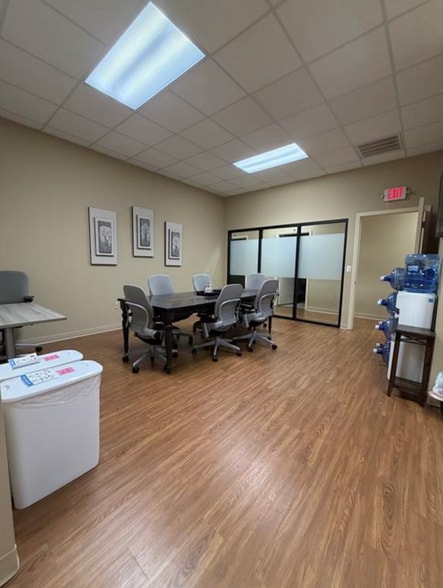 More Photos Of 1641 W 15th St, Fayetteville Storefront For Lease