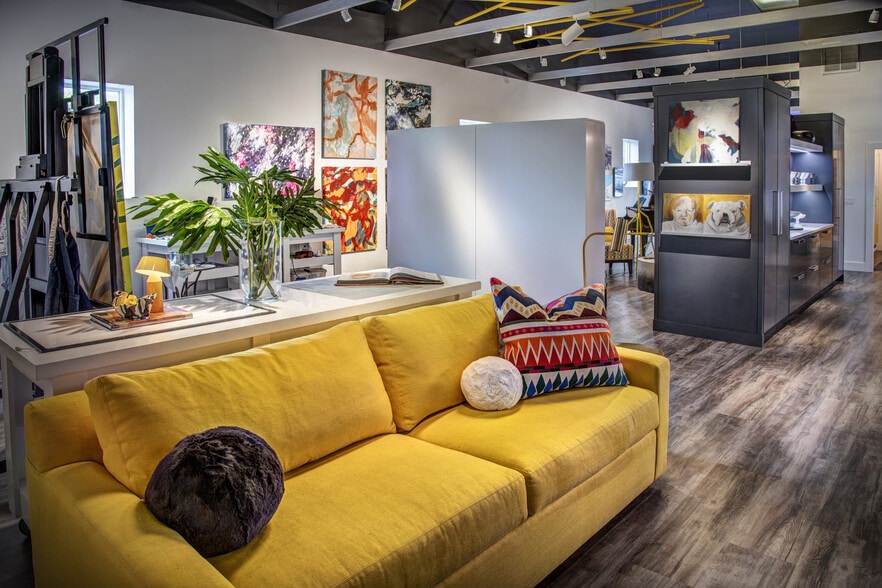 More Photos Of 5880 Shirley St, Naples Light Manufacturing For Sale