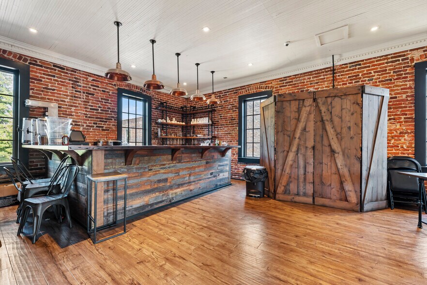 More Photos Of 219-221 N Parler Ave, Saint George Restaurant For Sale