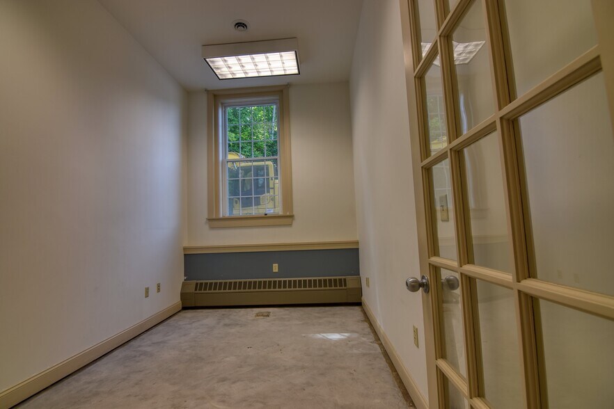 More Photos Of 3 Highland St, Plymouth Bank For Sale