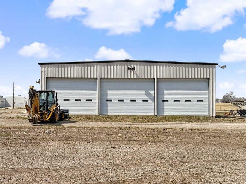 More Photos Of 2862 Wagner Rd, Waterloo Industrial For Lease