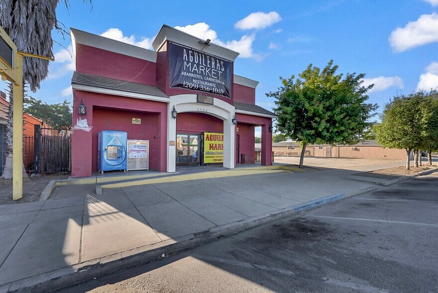 Primary Photo Of 6982 N Winton Way, Winton Restaurant For Sale