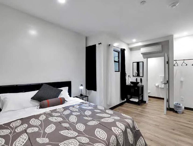 More Photos Of 547 9th Ave, San Diego Hotel For Sale