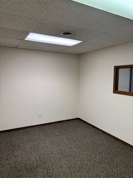 More Photos Of 1000 8th St SE, Detroit Lakes Office For Lease