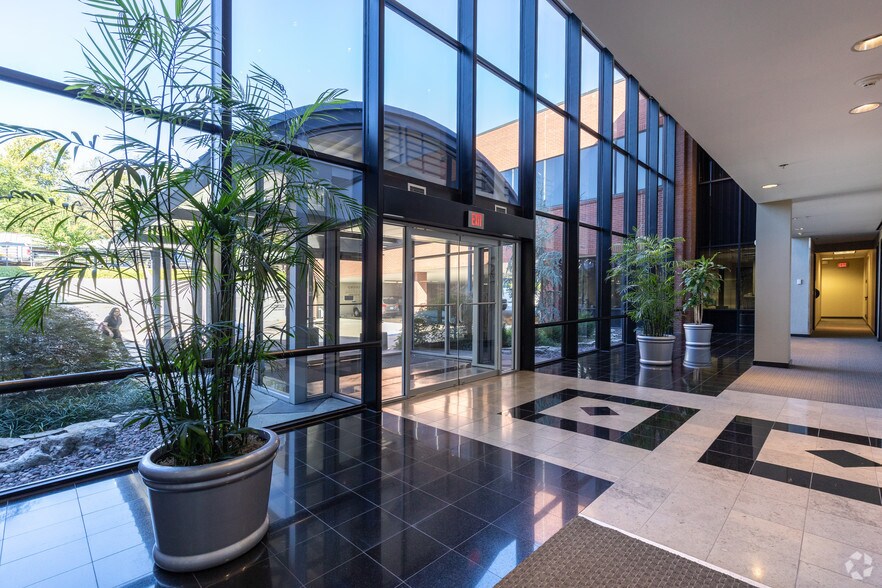 More Photos Of 6660 S Sheridan Rd, Tulsa Unknown For Lease