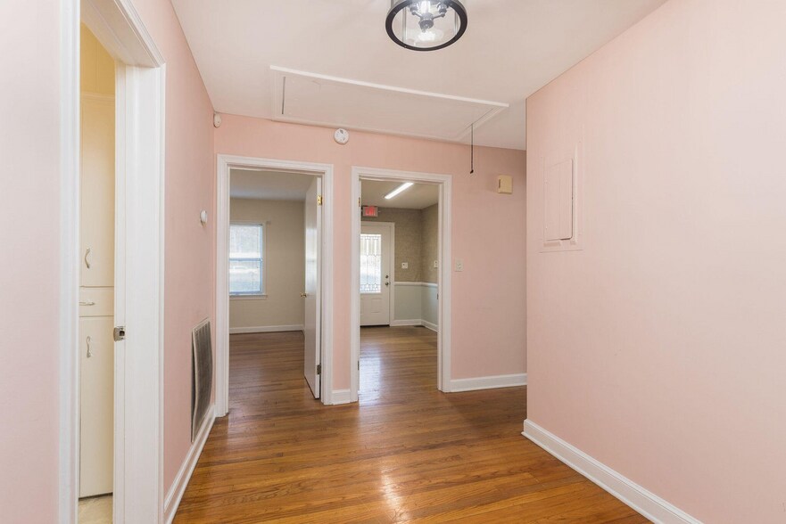 More Photos Of 1721 Ashley River Rd, Charleston Office Residential For Sale