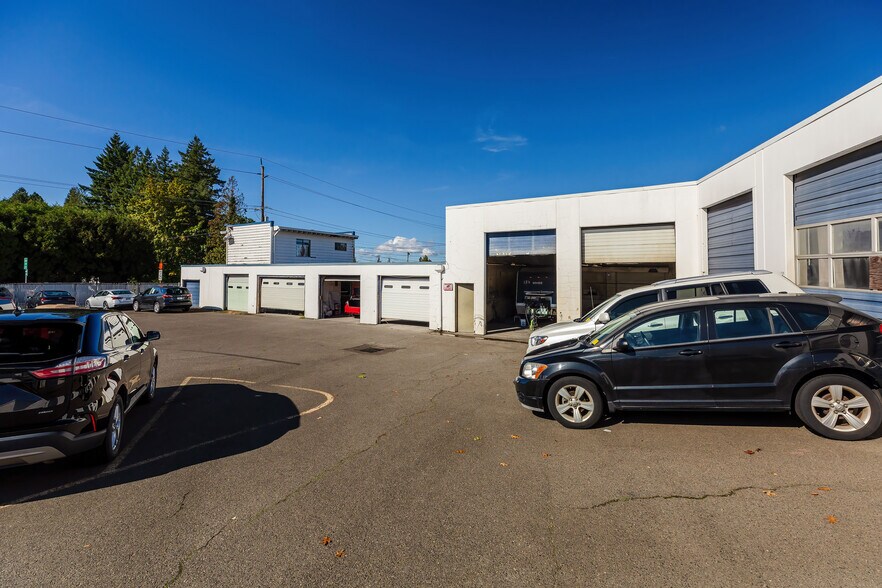 More Photos Of 1940 E Powell Blvd, Gresham Auto Dealership For Sale