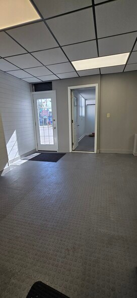 More Photos Of 207 South Bay Rd, North Syracuse Auto Repair For Lease