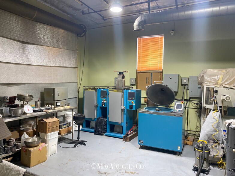 More Photos Of 904 S Alta Vista Ave, Monrovia Manufacturing For Lease